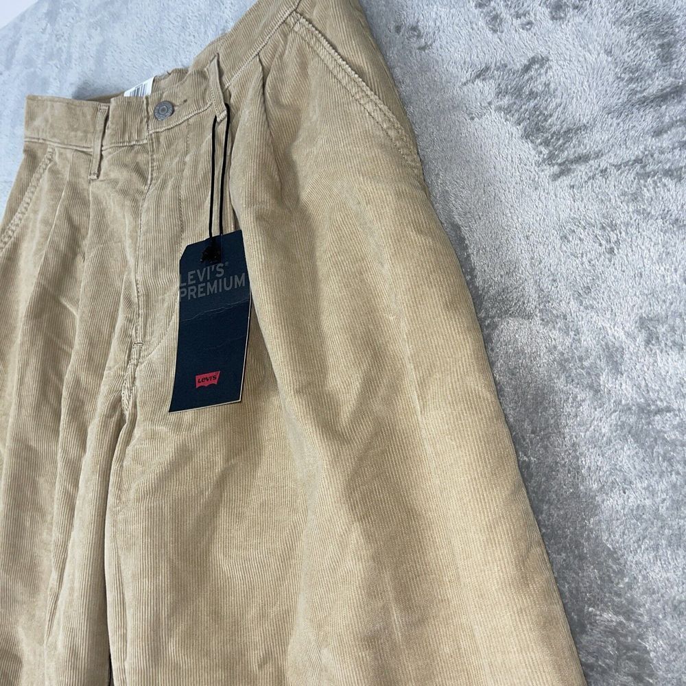 Levi's Pants Womens 26 Premium Wide Leg Pleated Crop Corduroy NWT MSRP $80 - Picture 3 of 9
